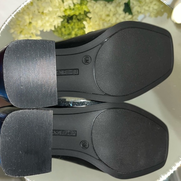 Marc Fisher Women's Harlae Pump, black with goldtone hardware - Picture 8 of 10